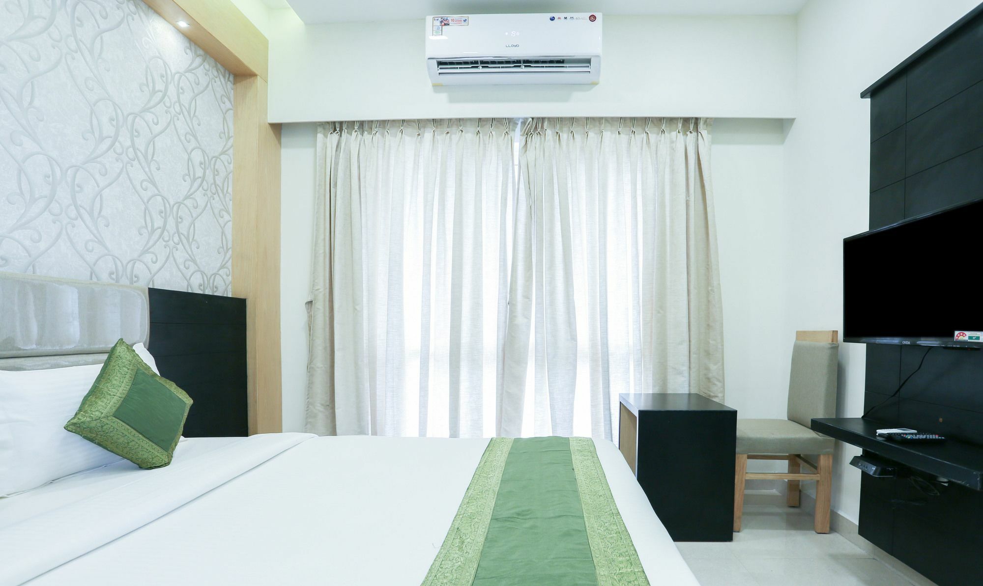 Treebo Emirates Residency Hotell Chennai Exteriör bild