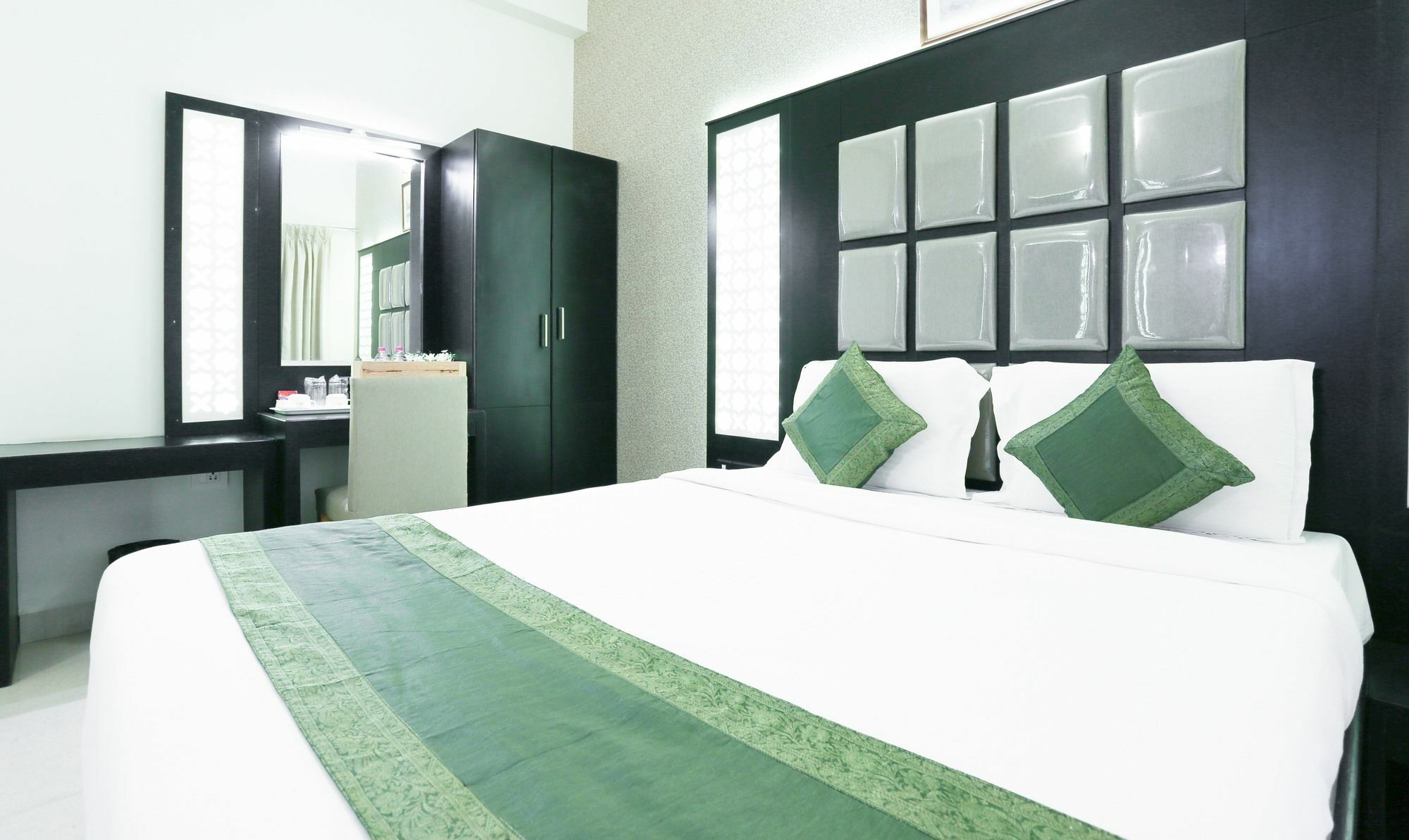 Treebo Emirates Residency Hotell Chennai Exteriör bild