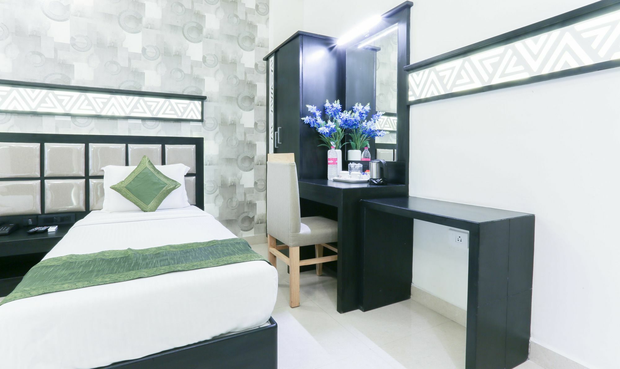 Treebo Emirates Residency Hotell Chennai Exteriör bild
