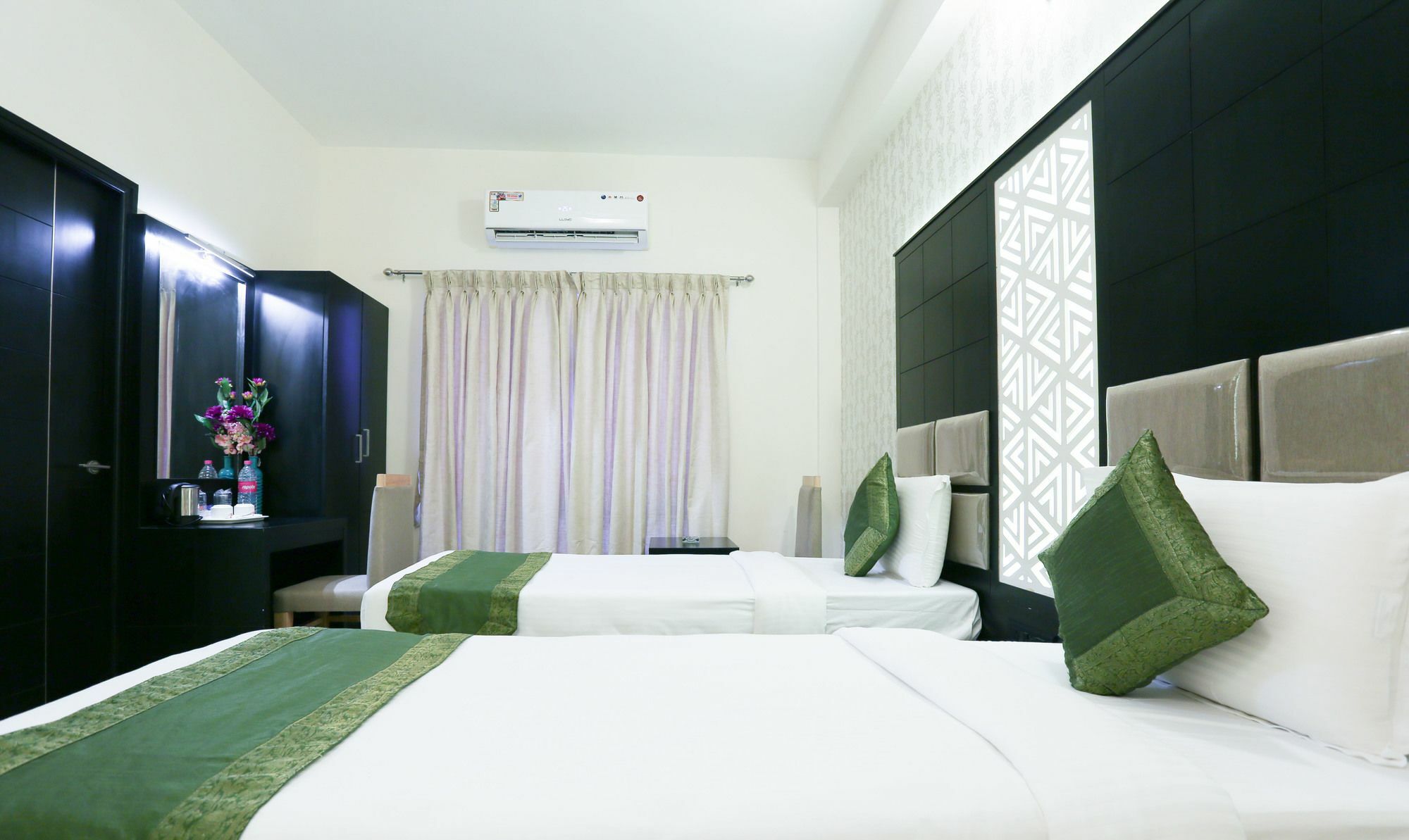 Treebo Emirates Residency Hotell Chennai Exteriör bild