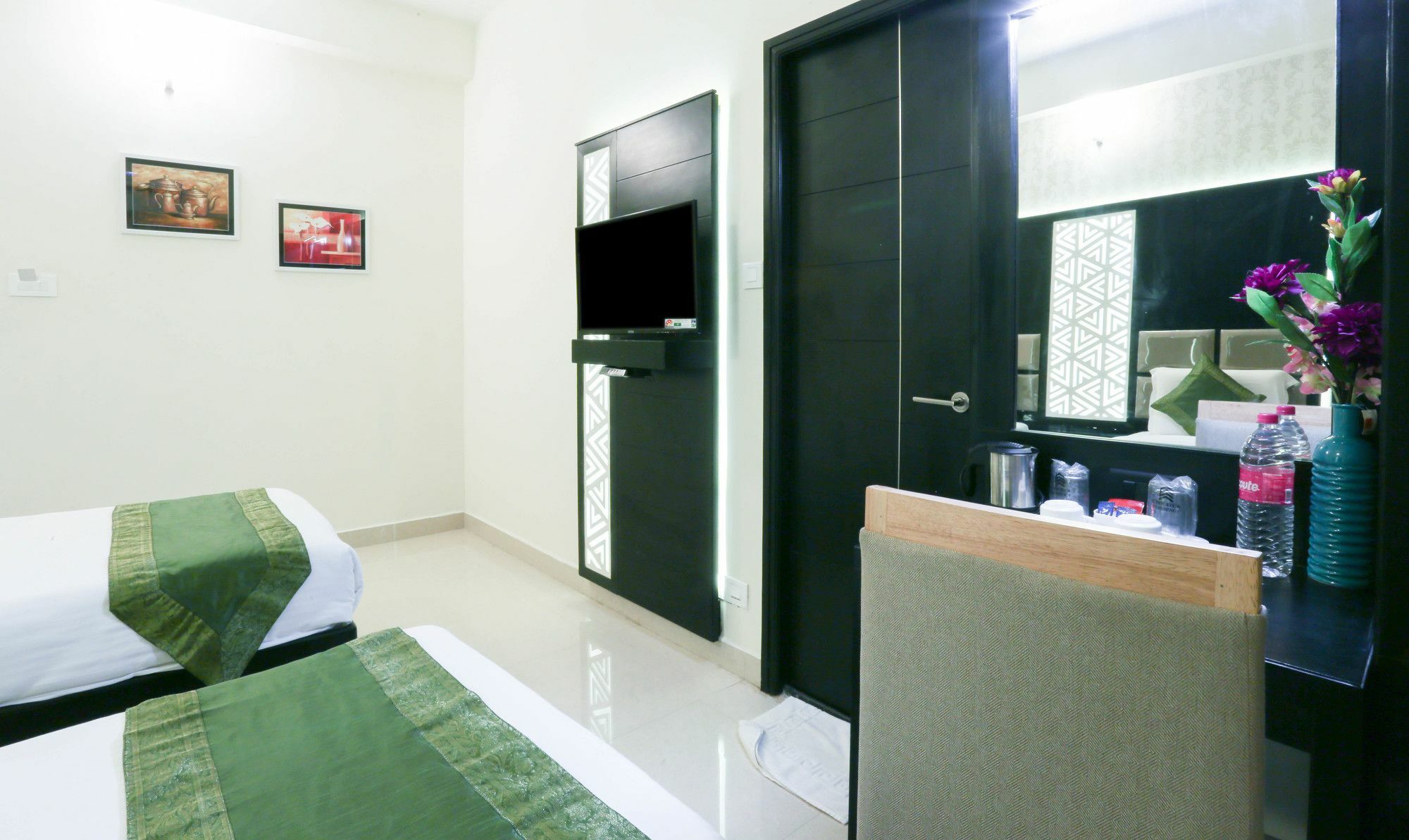 Treebo Emirates Residency Hotell Chennai Exteriör bild