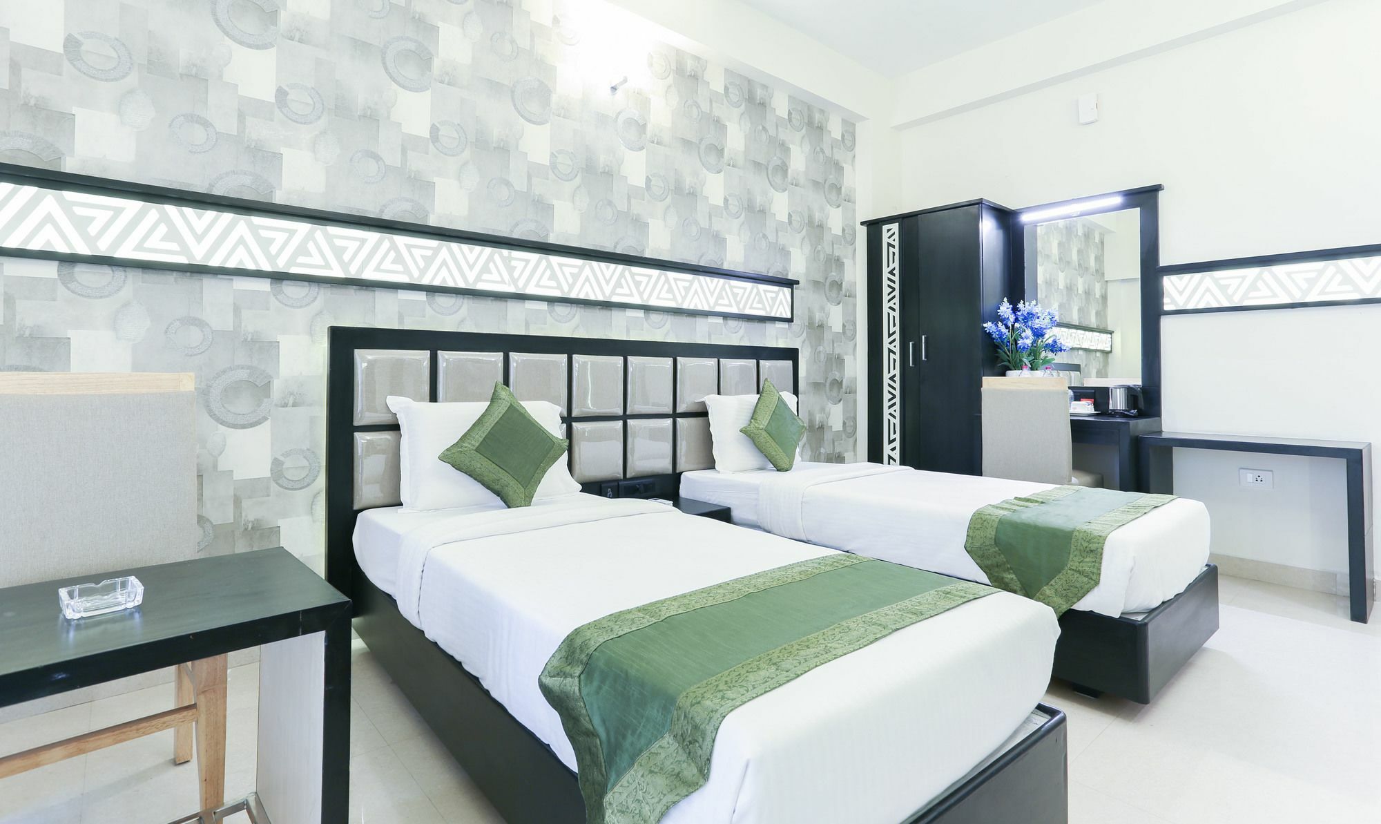 Treebo Emirates Residency Hotell Chennai Exteriör bild