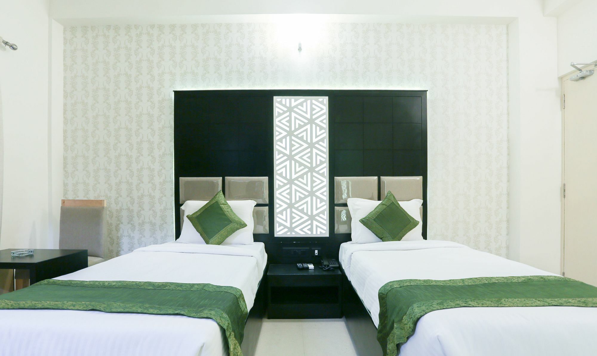 Treebo Emirates Residency Hotell Chennai Exteriör bild