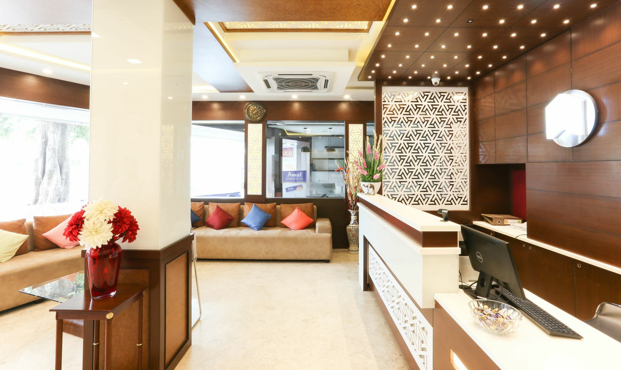 Treebo Emirates Residency Hotell Chennai Exteriör bild
