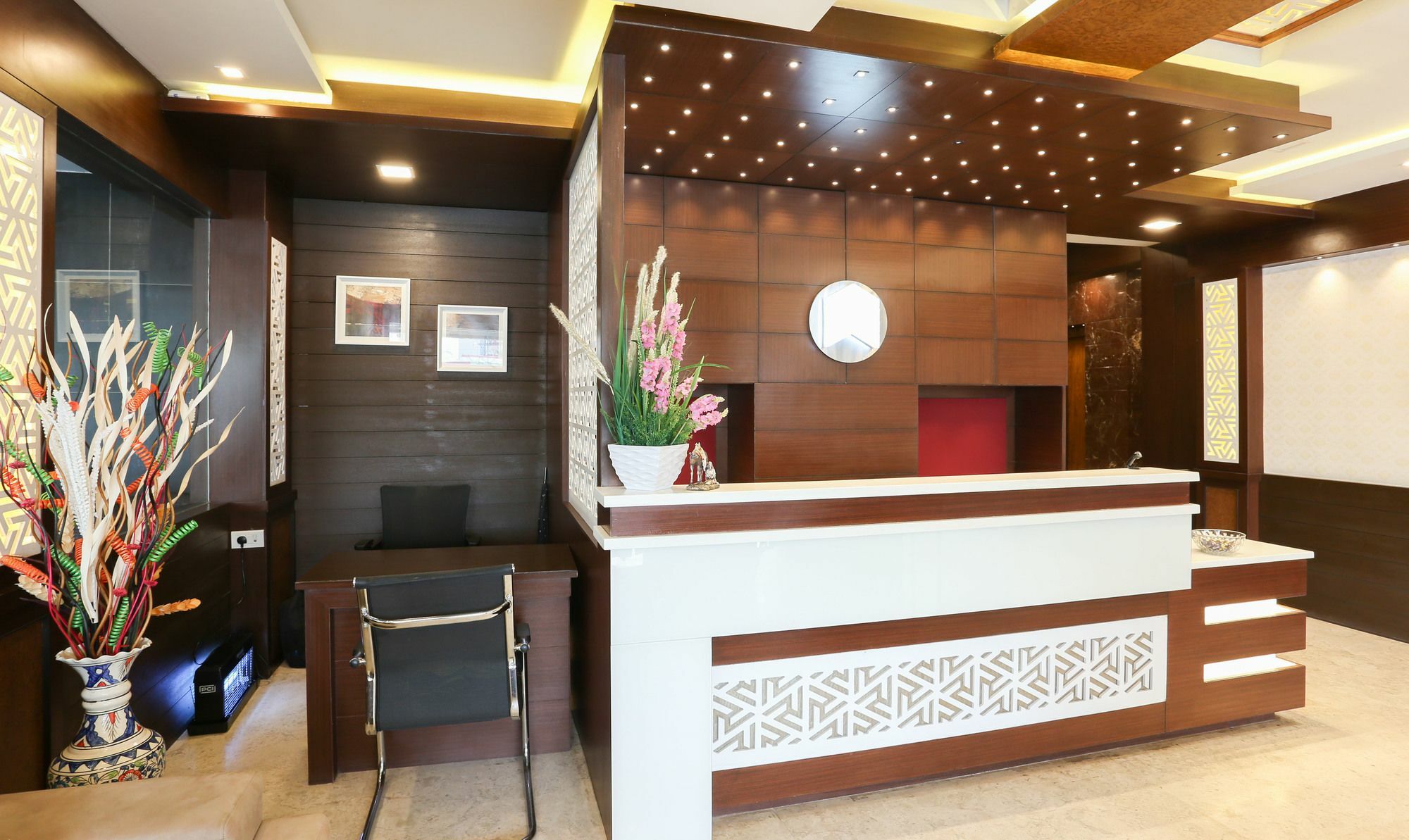 Treebo Emirates Residency Hotell Chennai Exteriör bild